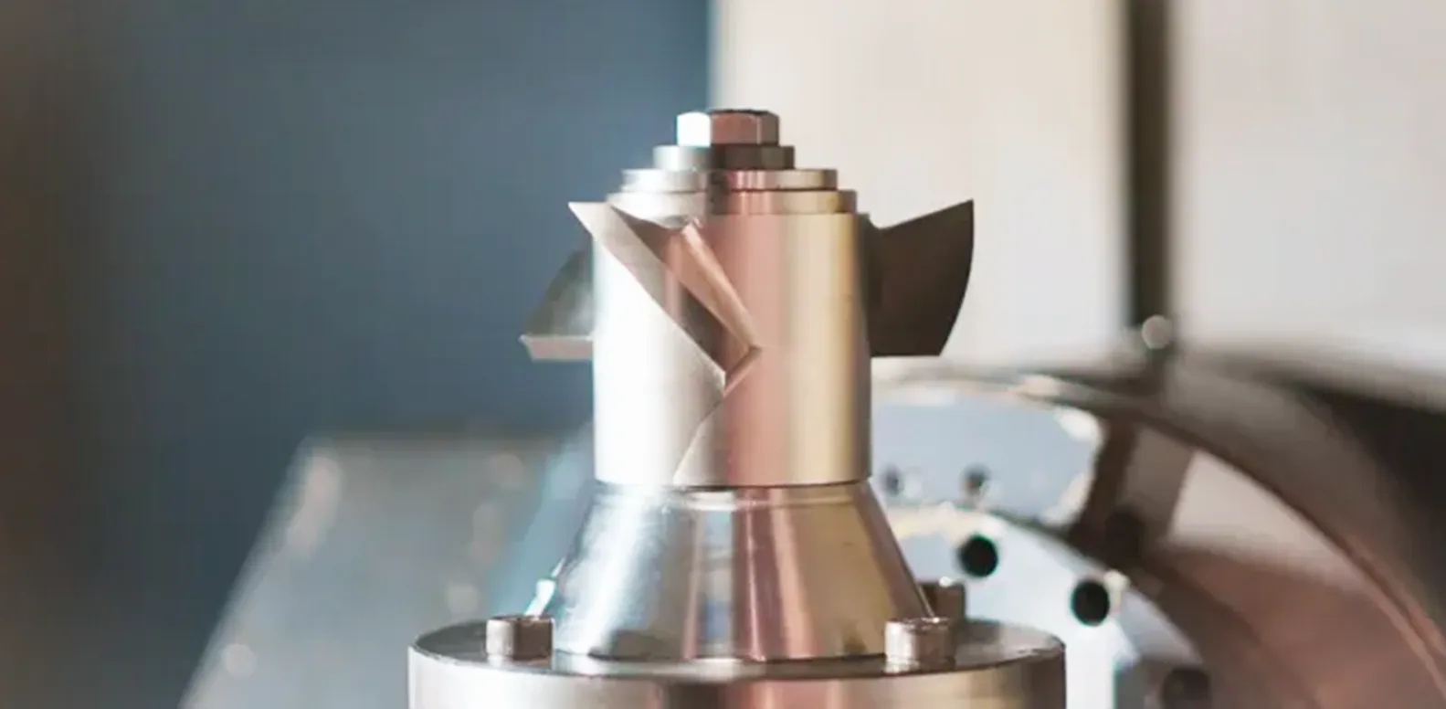 Detalj CNC obrade metala i završne površine